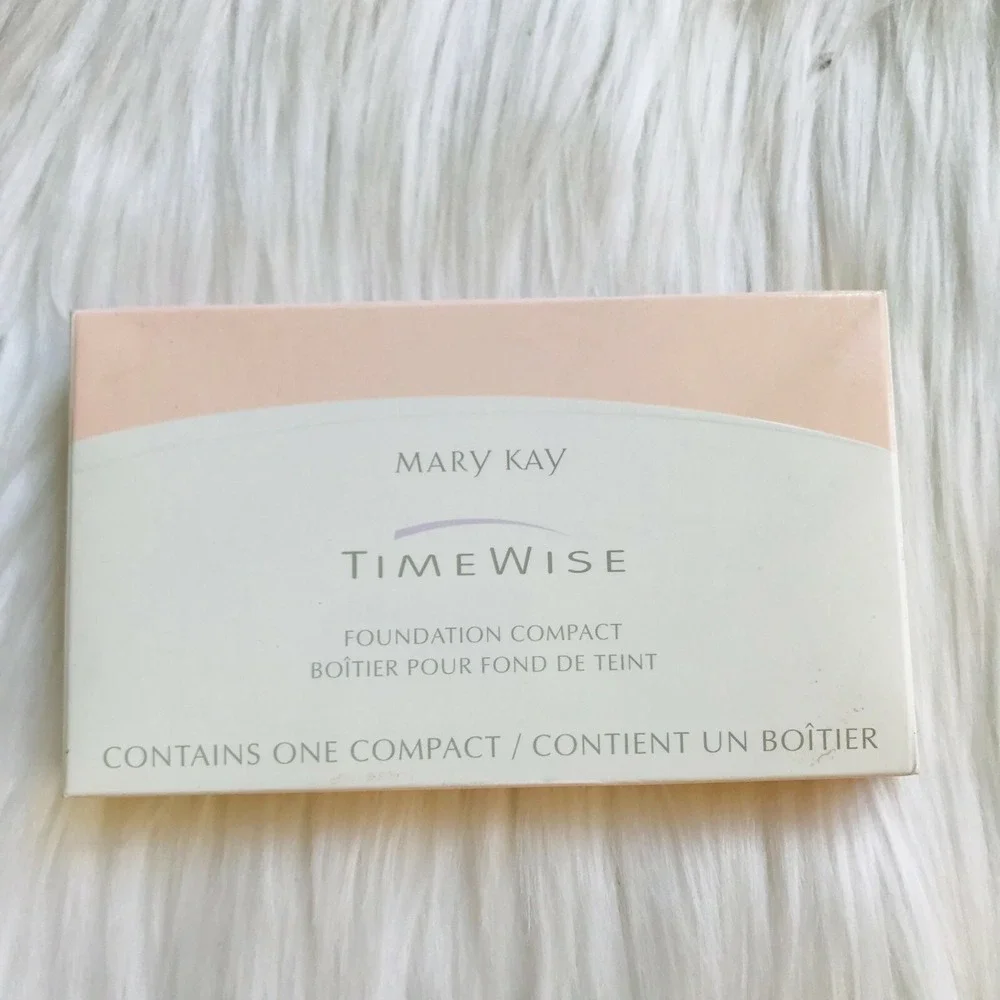 Mary Kay FOUNDATION COMPACT ‎ 869100 PLATINUM Empty Refillable NIB NEW